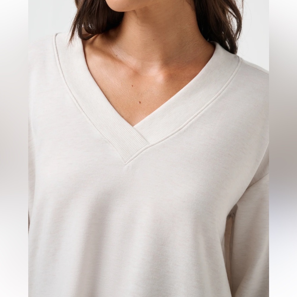 Travis Mathew White V-Neck Sweatshirt size XS